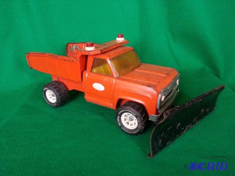lot 7 image: Vintage Tonka Pressed Steel Plow Truck.  Has ...