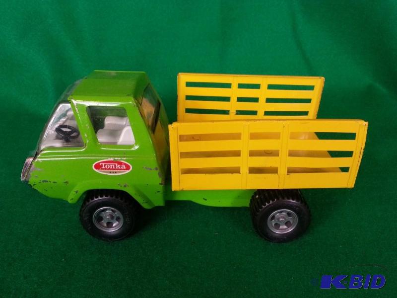lot 8 image: Vintage Tonka Pressed Steel Stake Bed Dump Tr...