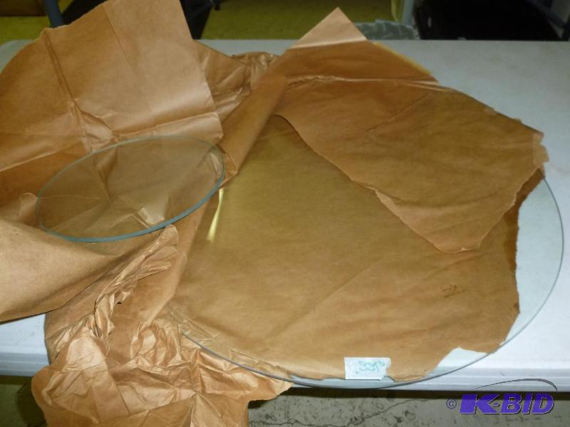 2 Pieces of Round Glass