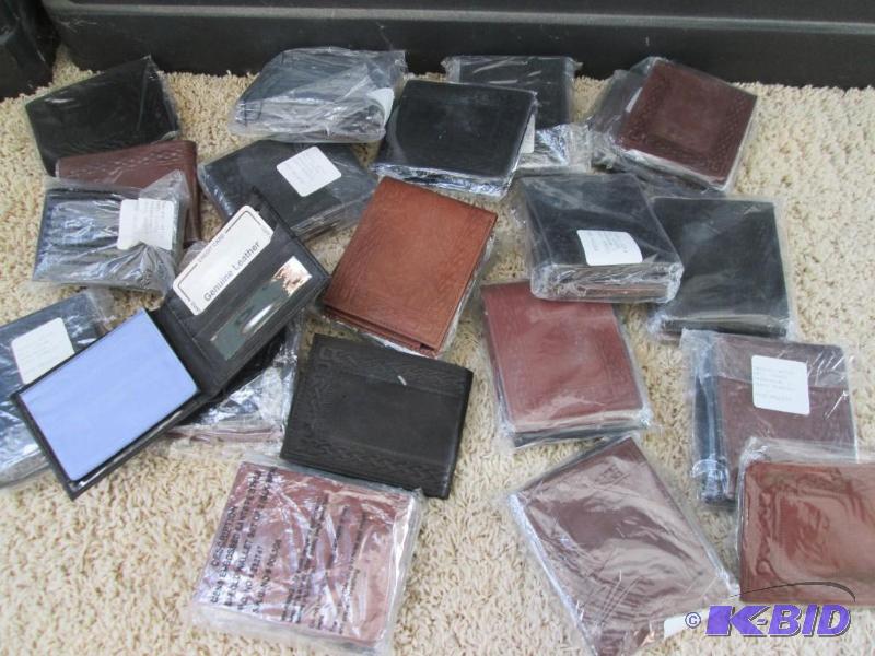 lot 117 image: Lot of approx. 35 genuine leather wallets in ...