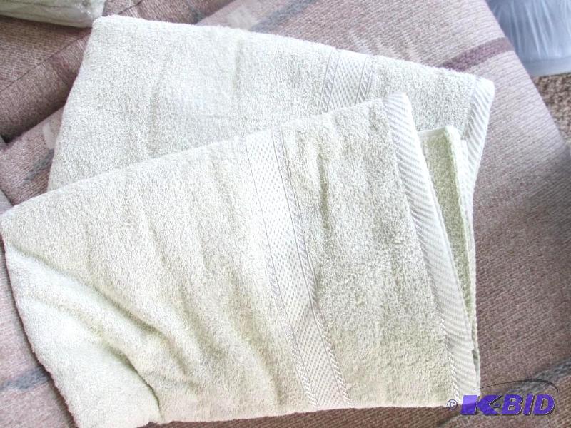 lot 15 image: Gold Coast 100% Egyption cotton 2 piece thirs...
