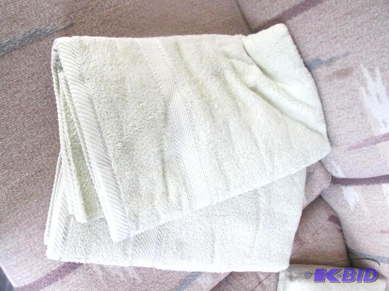 lot 17 image: Gold Coast 100% Egyption cotton 2 piece thirs...