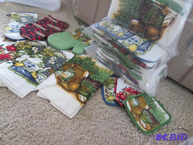 lot 4 image: 4 sets of 12 pc kitchen towel and potholder s...