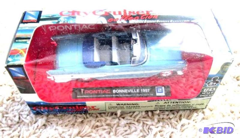 lot 55 image: City Cruiser collection Pontiac Bonneville 19...