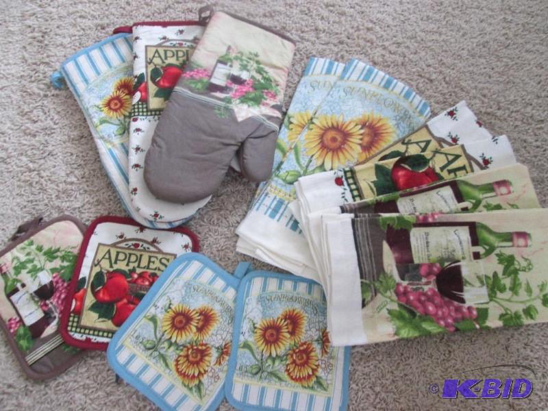 lot 6 image: 12 pc ktichen towel and potholder set...