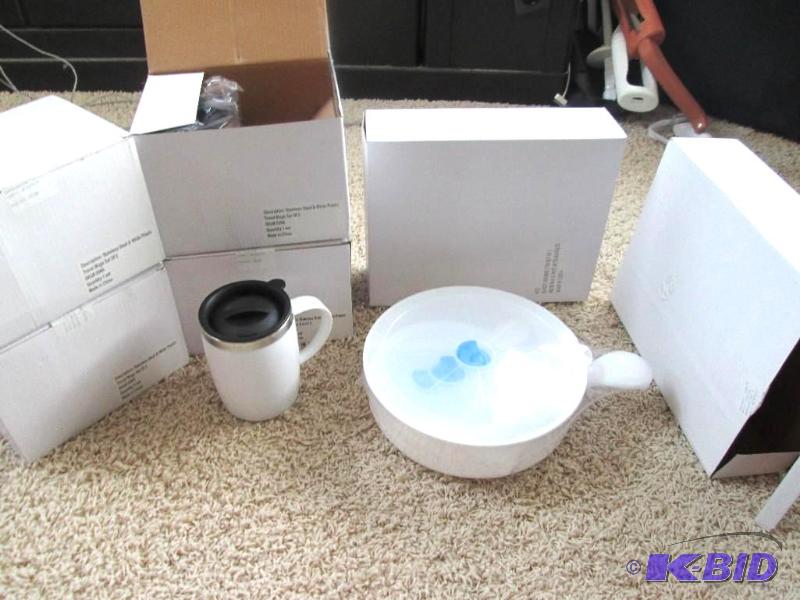 lot 67 image: 2 Handy Goumet TM set of 3 microwave pots wit...