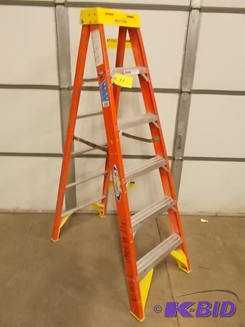 Werner 6 Fiberglass Step Ladder, 300 lb. Cap...