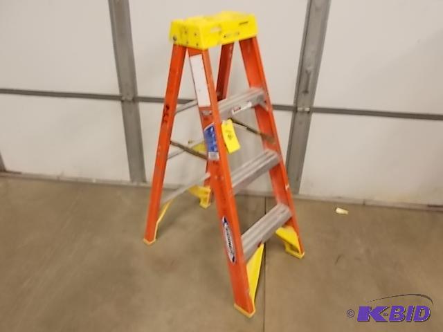 Werner 4 Fiberglass Step Ladder, 300 lb. Cap...