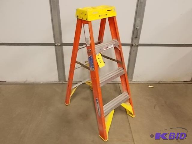 Werner 4 Fiberglass Step Ladder, 300 lb. Cap...