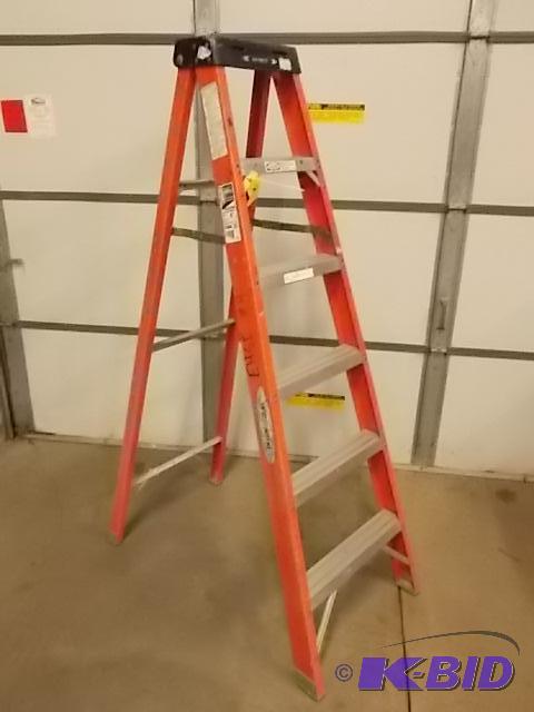 Werner 6 Fiberglass Step Ladder, 300 lb. Cap...