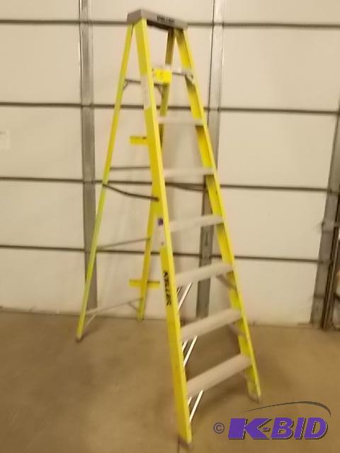 Keller 8 Fiberglass Step Ladder, 250 lb. Cap...