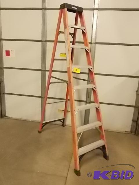 Husky 8 Fiberglass Step Ladder, Cut in Rear ...