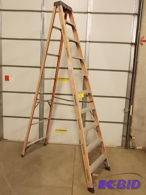 Husky 10 Fiberglass Step Ladder...