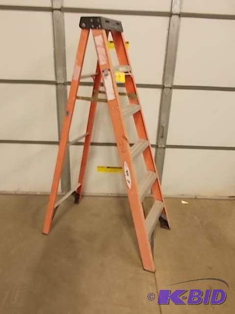 Werner 6 Fiberglass Step Ladder, 300 lb. Cap...