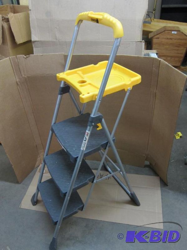 lot 13 image: Cosco Folding Ladder