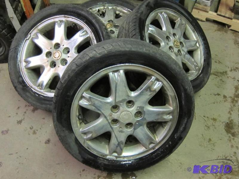 lot 2 image: 4 Dunlop Signature Series Tires on Chrysler Rims