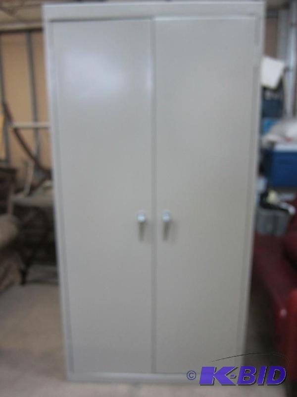 lot 23 image: Sandusky Steel Cabinet