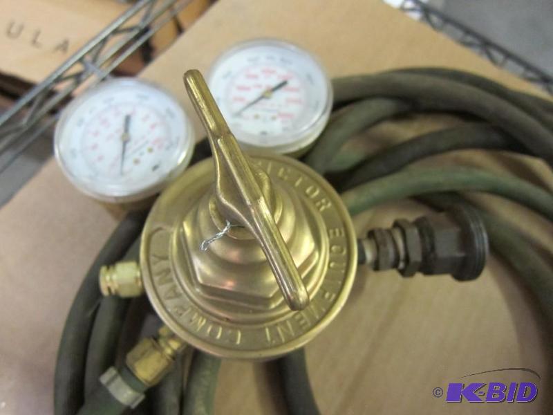 lot 6 image: Oxygen Gas Regulator, Gauge and Hose