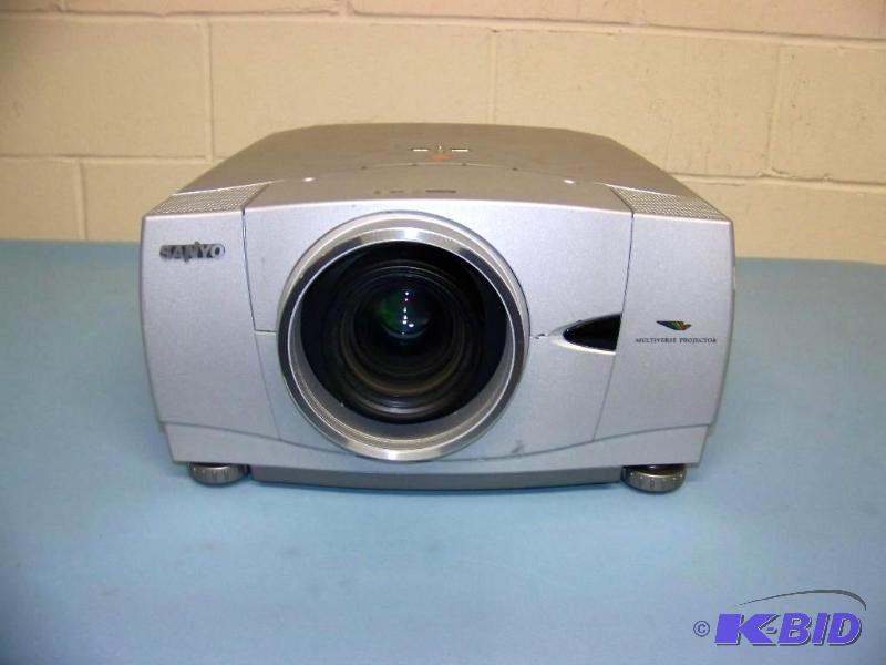 lot 28 image: Sanyo, PLC-XP55, LCD Projector