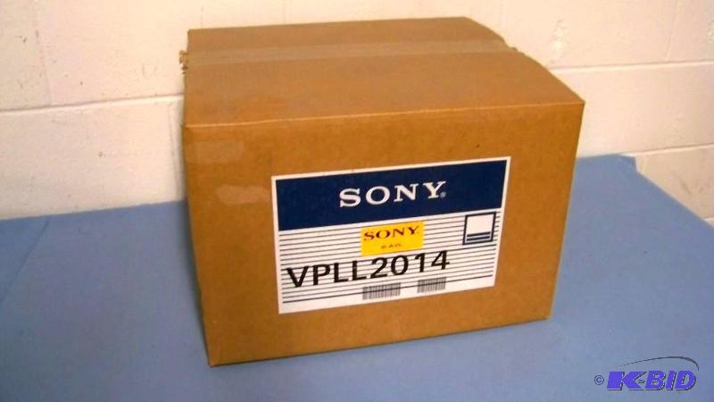 lot 40 image: Sony, VPLL-2014, Professional Projector Lens - BRAND NEW IN BOX