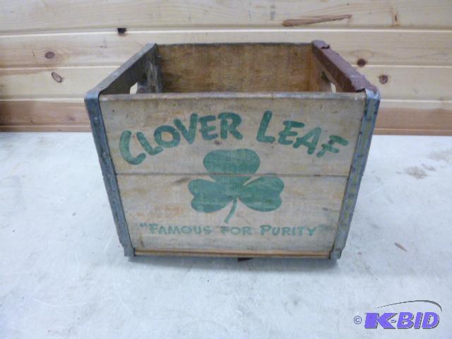 lot 108 image: Clover Leaf Wood Crate 11 14" X 13 34&...