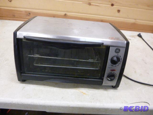 lot 160 image: GE Toaster Oven Tested and works....