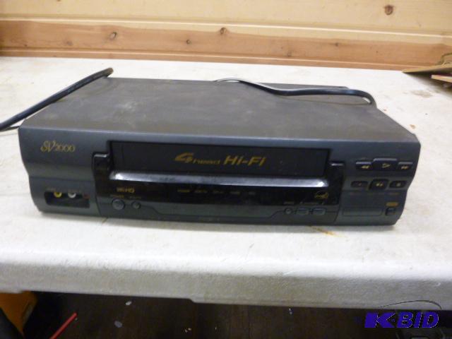 lot 194 image: SV2000 VHS Tape Player Powers up....