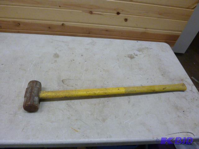 lot 25 image: 8 Lb. Maul...
