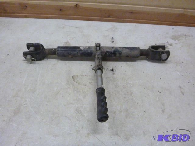 lot 32 image: Turn Buckle...