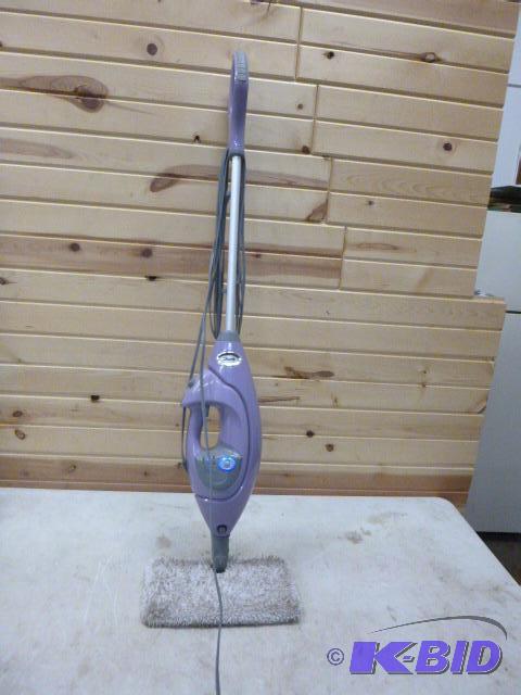 lot 33 image: Shark Lift Away Professional Steamer...