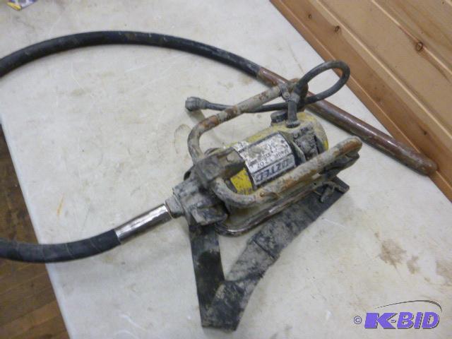 lot 4 image: DZTec Concrete Vibrator Model 1.2 OZ. Tested ...