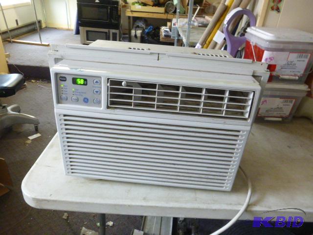 lot 42 image: GE Window Air Conditioner Model AEH08LPQ1 - 8...