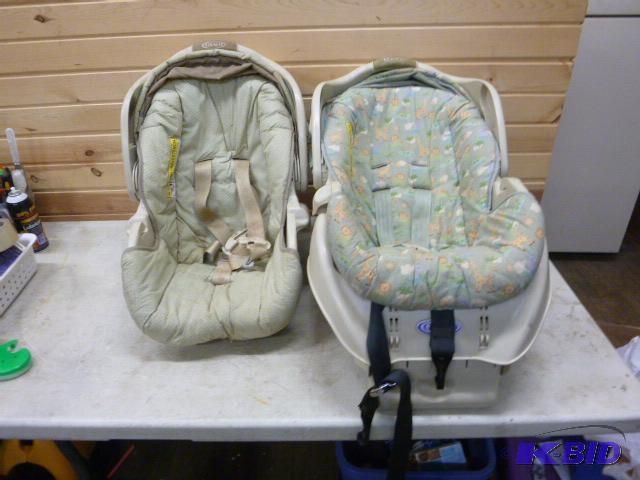 lot 53 image: Two Graco Car Seats...