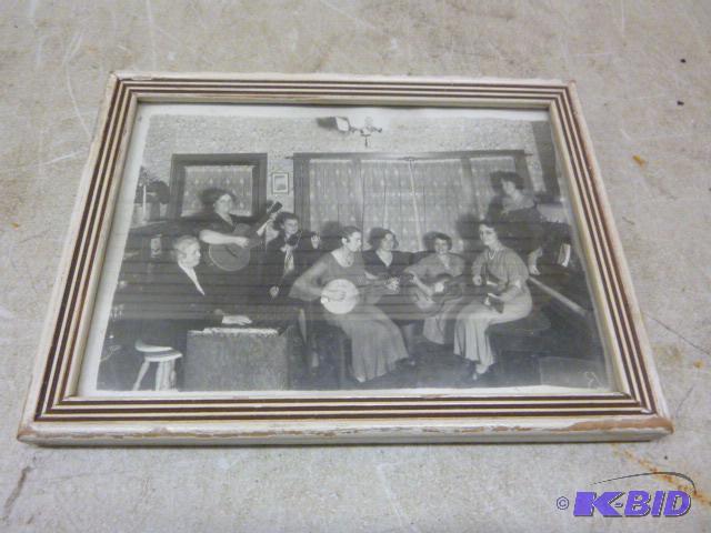 lot 76 image: 1930s Vintage Frame Photo 5" X 7"...