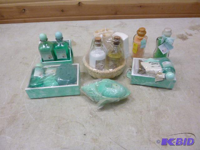 lot 92 image: Bath Items...