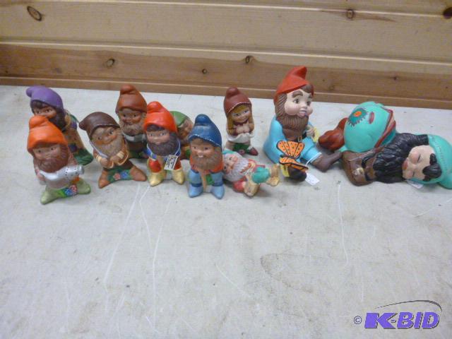 lot 93 image: Miscellaneous Figurines Some of the 7 Dwarfs...