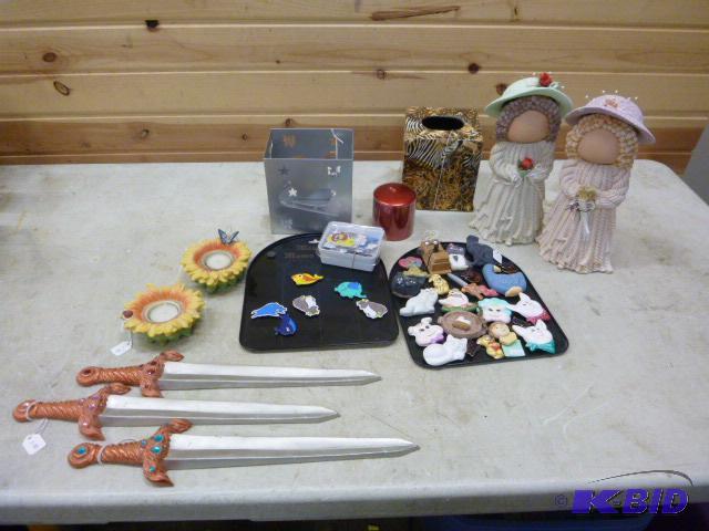 lot 96 image: Miscellaneous Decor...