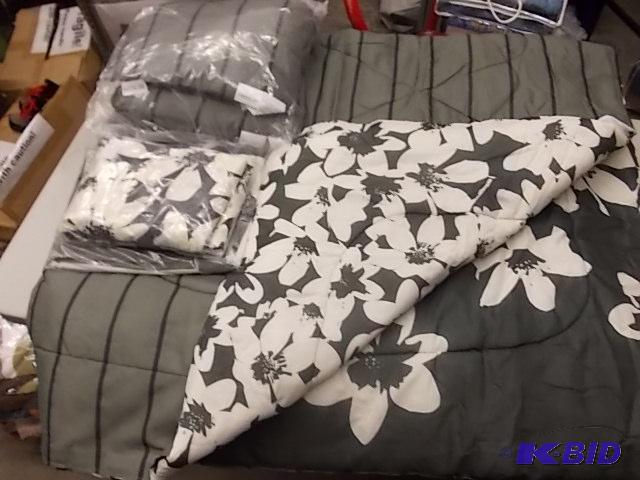 Queen Size Comforter, Dust Ruffle, Throw Pill...