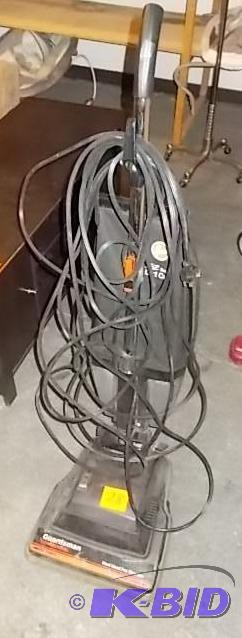 Hoover Guardsman Commercial Vacuum (works)...