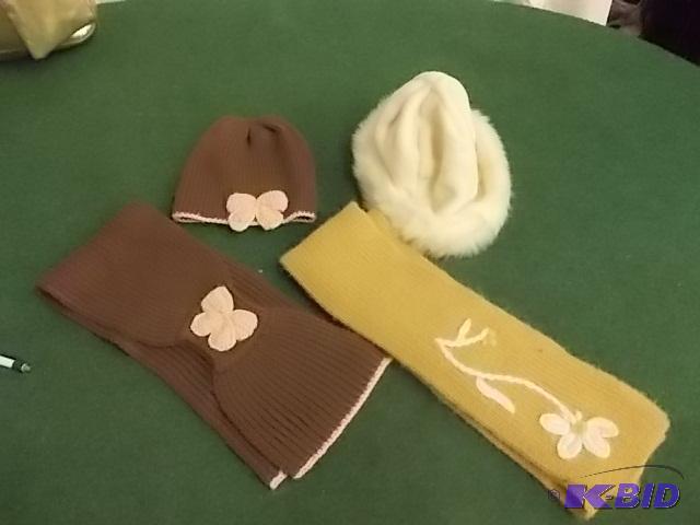 2 Hats, 2 Scarves...