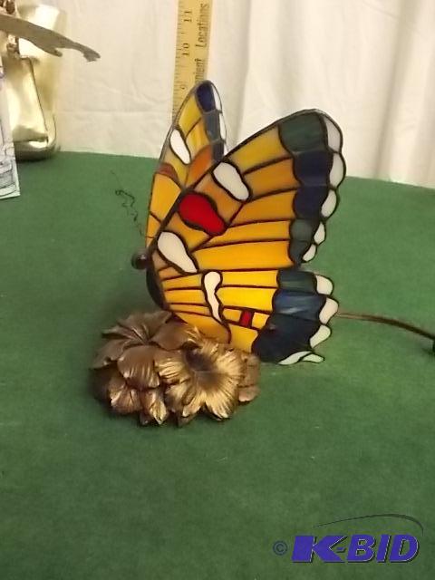 Beautiful Stained Glass Butterfly&nbspLamp&n...