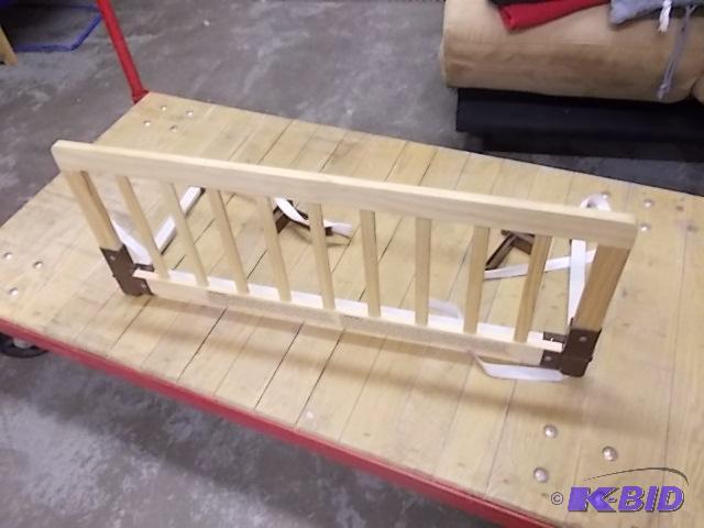 lot 19 image: Bed Rail ...