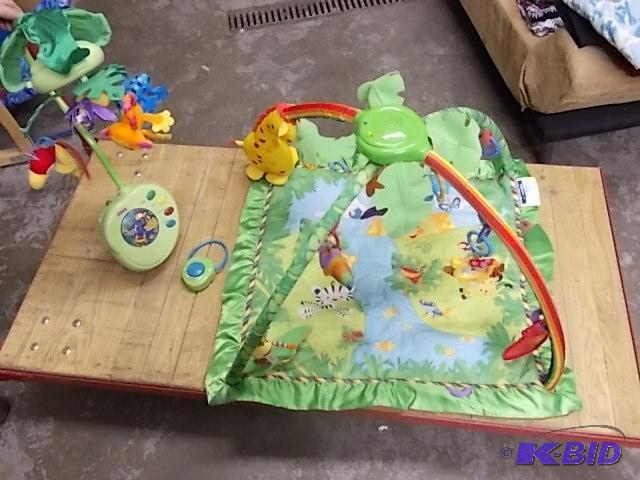 lot 24 image: Play Mat with Mobile (remote included)...