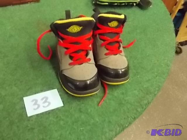 lot 33 image: Childrens Sz. 8&nbspAir Jordans ...