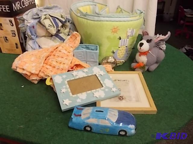 lot 34 image: Crib Bumper Pad and Miscellaneous Nursery Dec...
