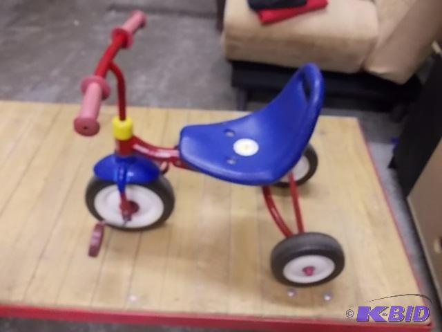 lot 9 image: Radio Flyer Trike ...
