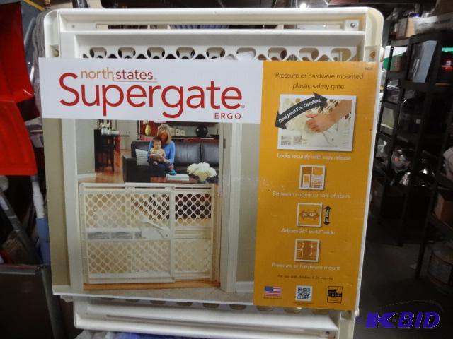 New Northstates brand super gate Ergo. Pressu...