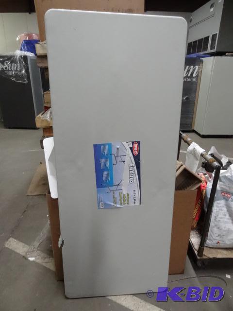 New Enduro brand 6 ft folding table. Super st...