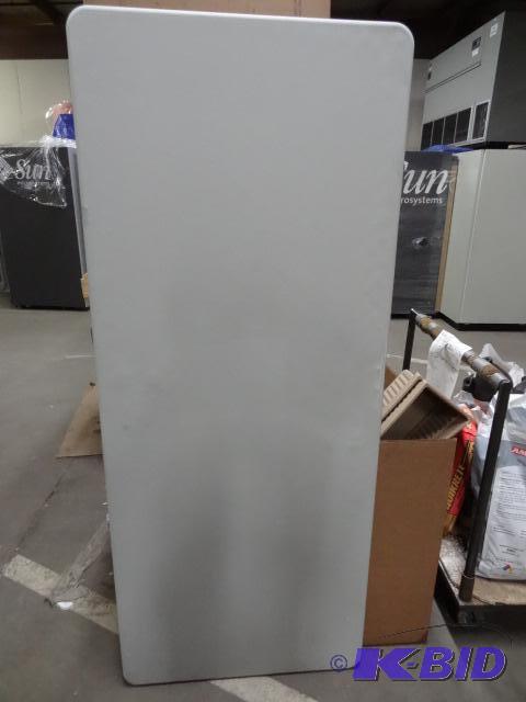 New Enduro brand 6 ft folding table. Super st...