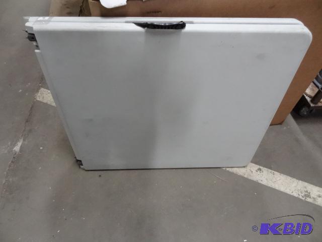 New Samsonite brand 6 ft fold in half portabl...
